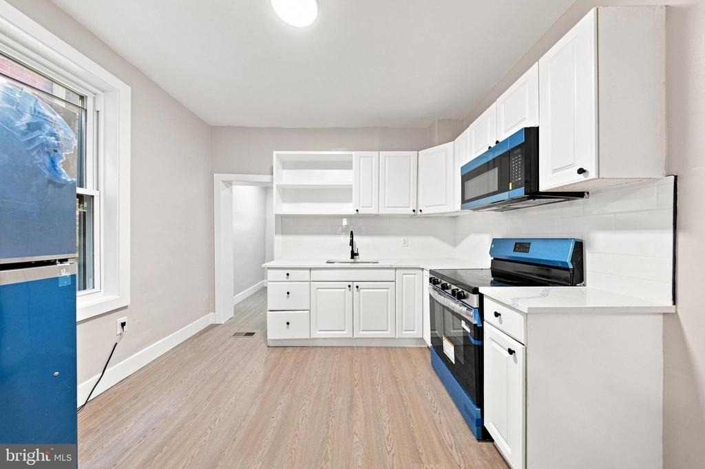 231 E Phil Ellena Street - Photo 1