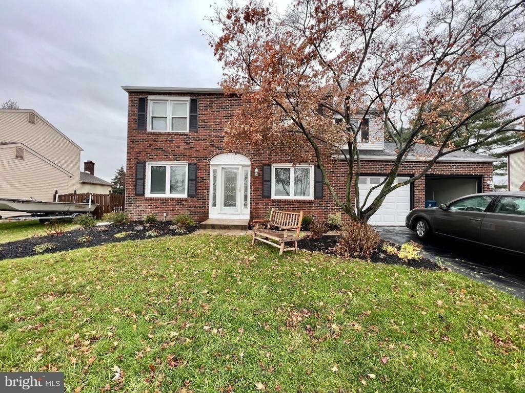 4233 Remo Crescent Road - Photo 0