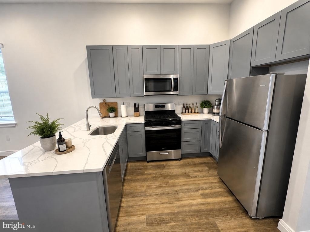 322 Vine Street - Photo 2