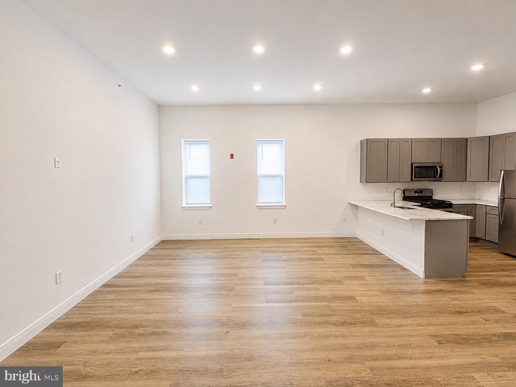 322 Vine Street - Photo 1