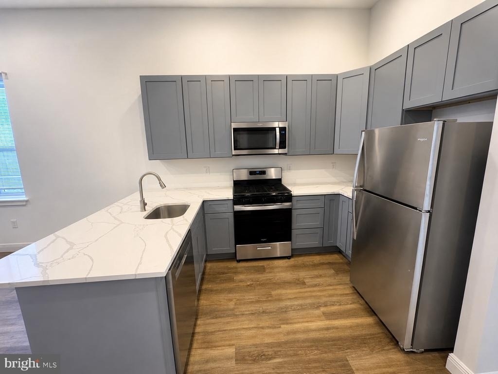 322 Vine Street - Photo 3