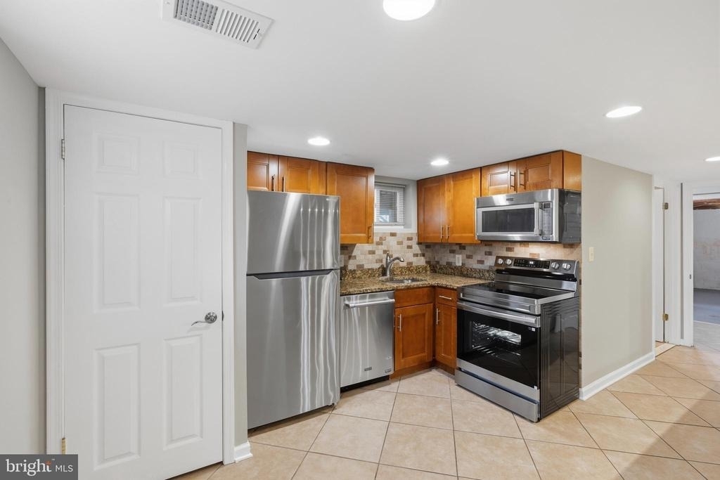 9017 Rhode Island Avenue - Photo 17