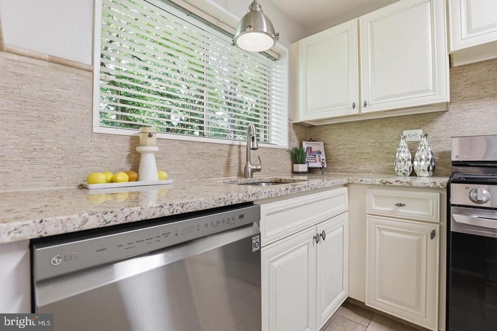 10636 Montrose Avenue - Photo 12