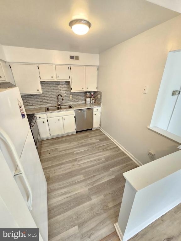 2939 Shepperton Terrace - Photo 9