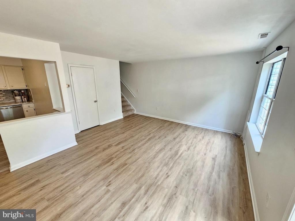 2939 Shepperton Terrace - Photo 5