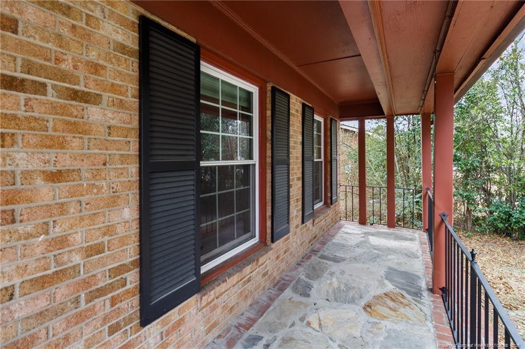 612 Freda Court - Photo 3