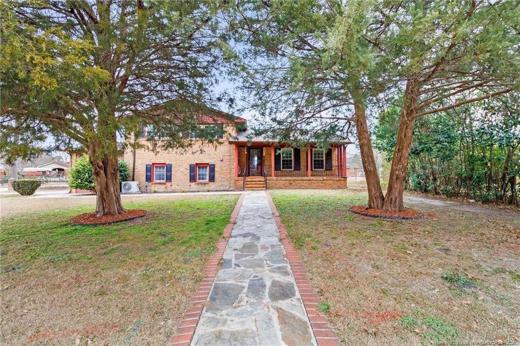 612 Freda Court - Photo 0