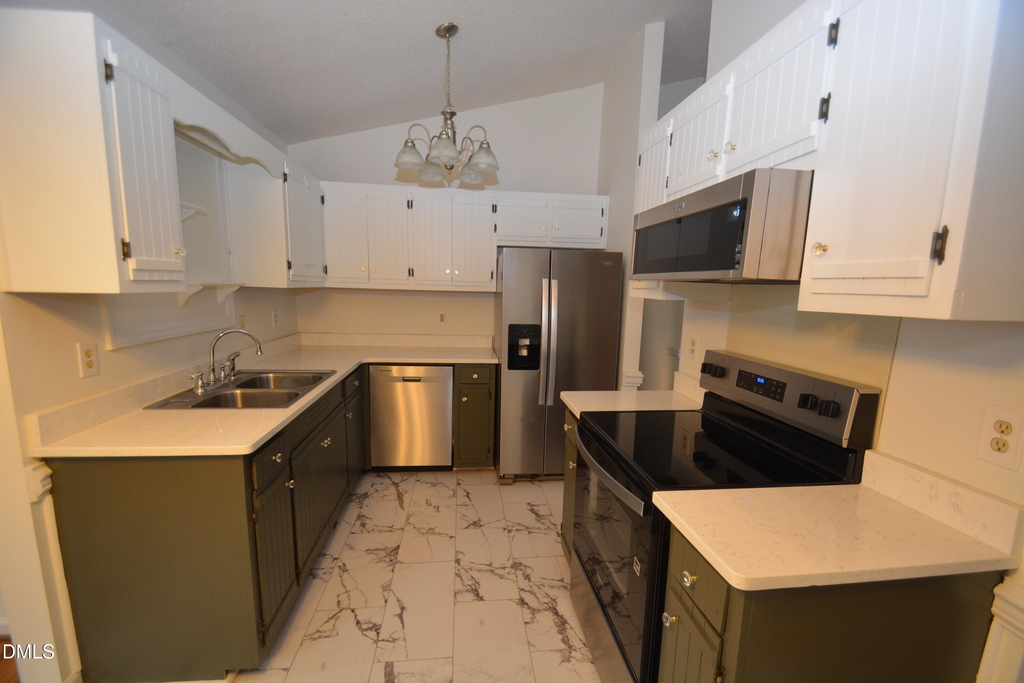 1352 Little Devine Road - Photo 3