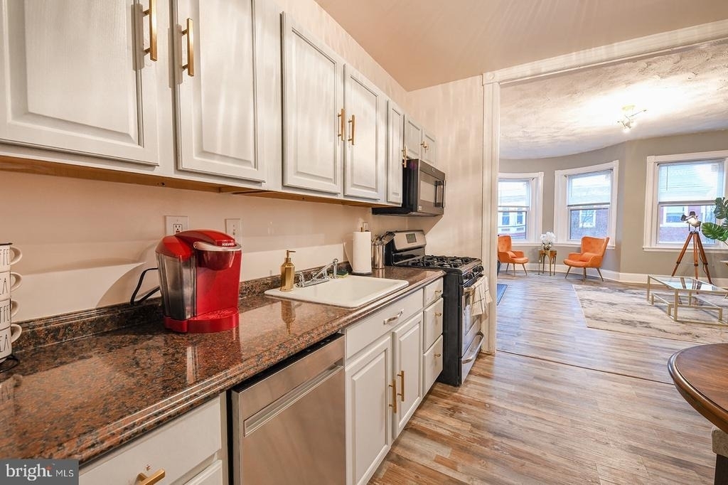 728 Reservior Street - Photo 7