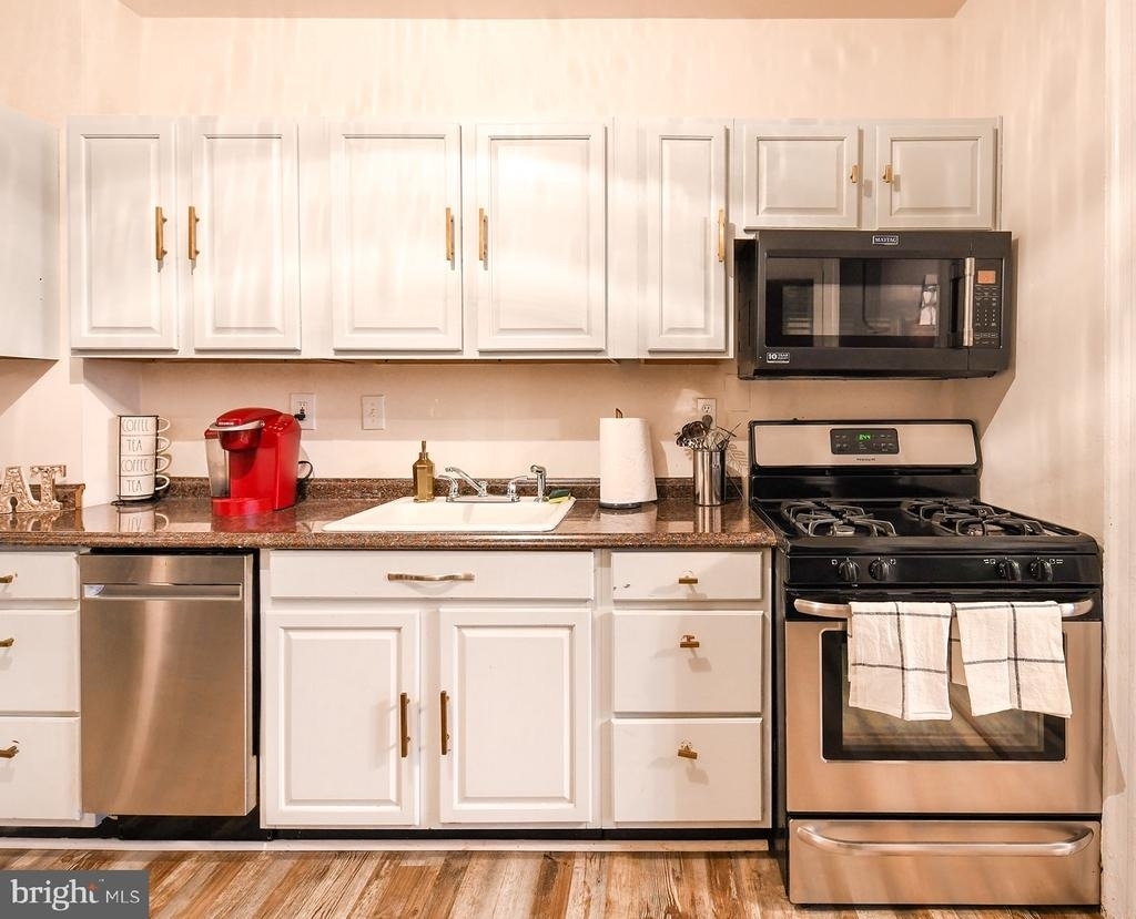 728 Reservior Street - Photo 8