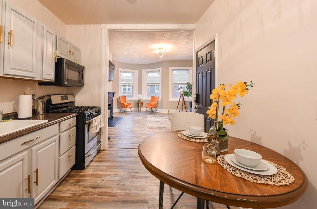 728 Reservior Street - Photo 9