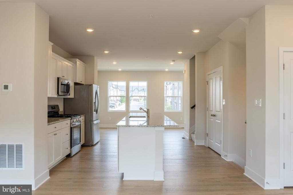 7410 Amega Way - Photo 8