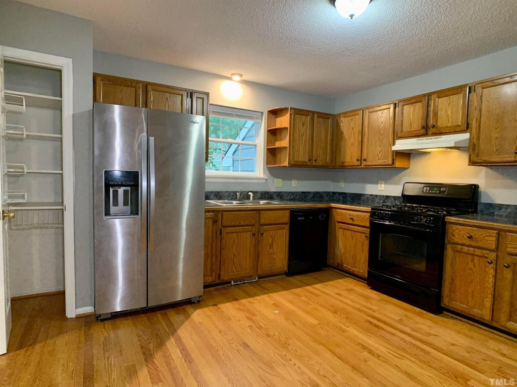 1073 Mills Street - Photo 3