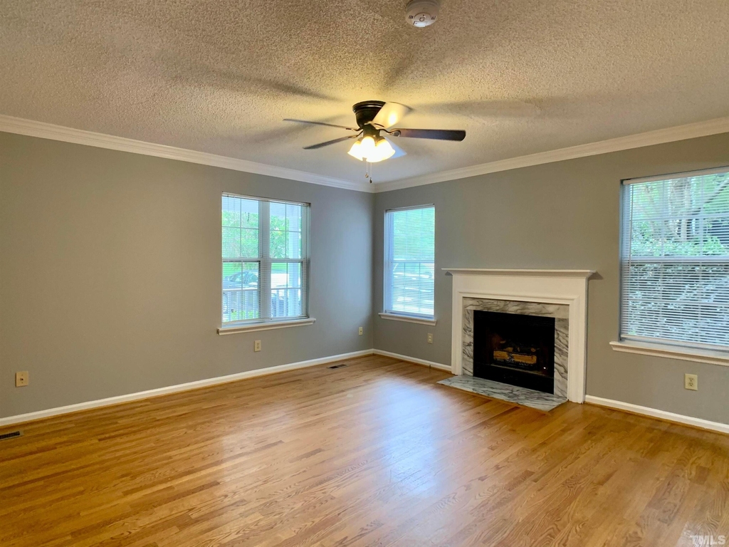 1073 Mills Street - Photo 2
