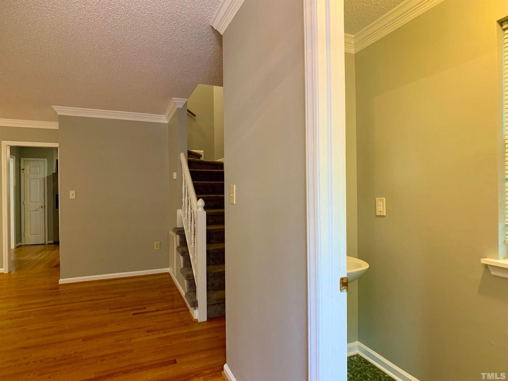 1073 Mills Street - Photo 6