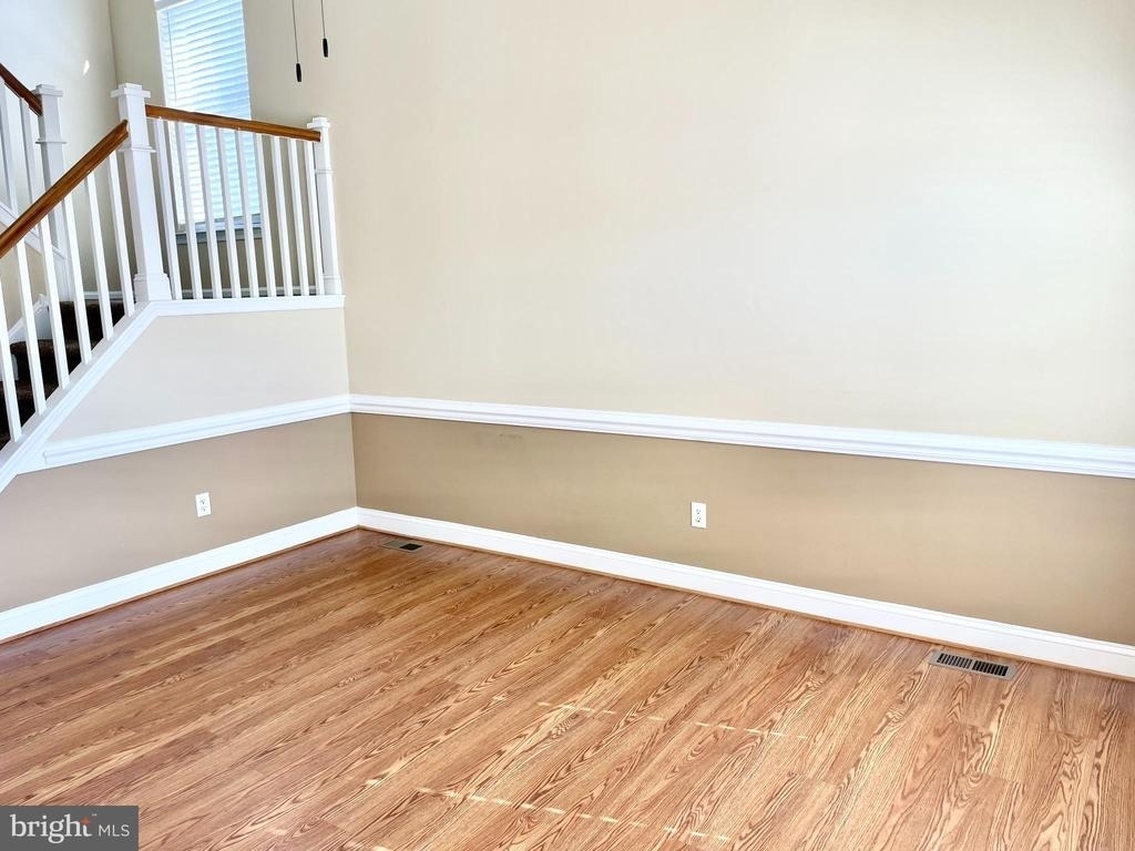 673 Warren Drive - Photo 7