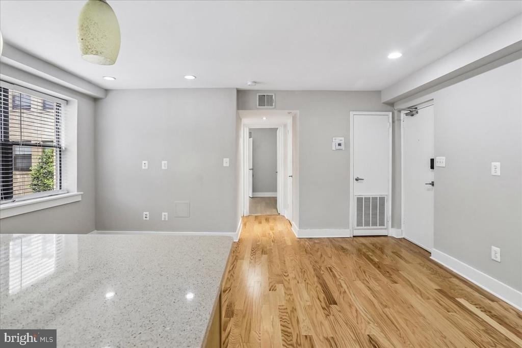 212 Oakwood Street Se - Photo 11