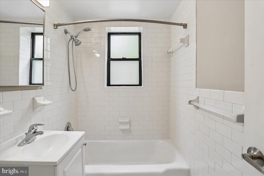 212 Oakwood Street Se - Photo 32