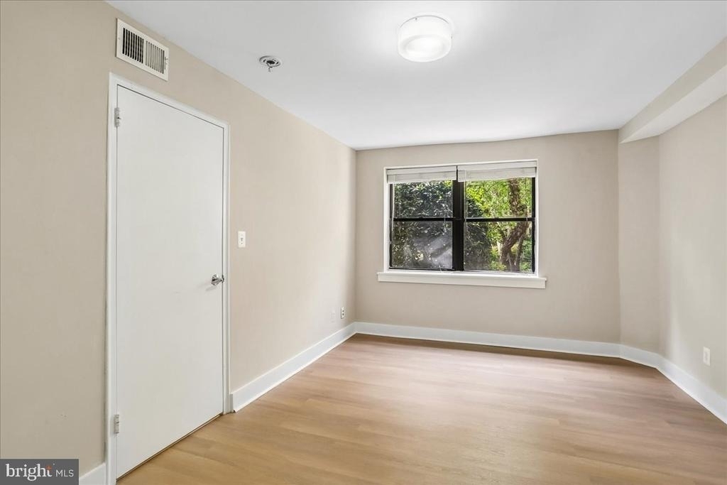 212 Oakwood Street Se - Photo 24