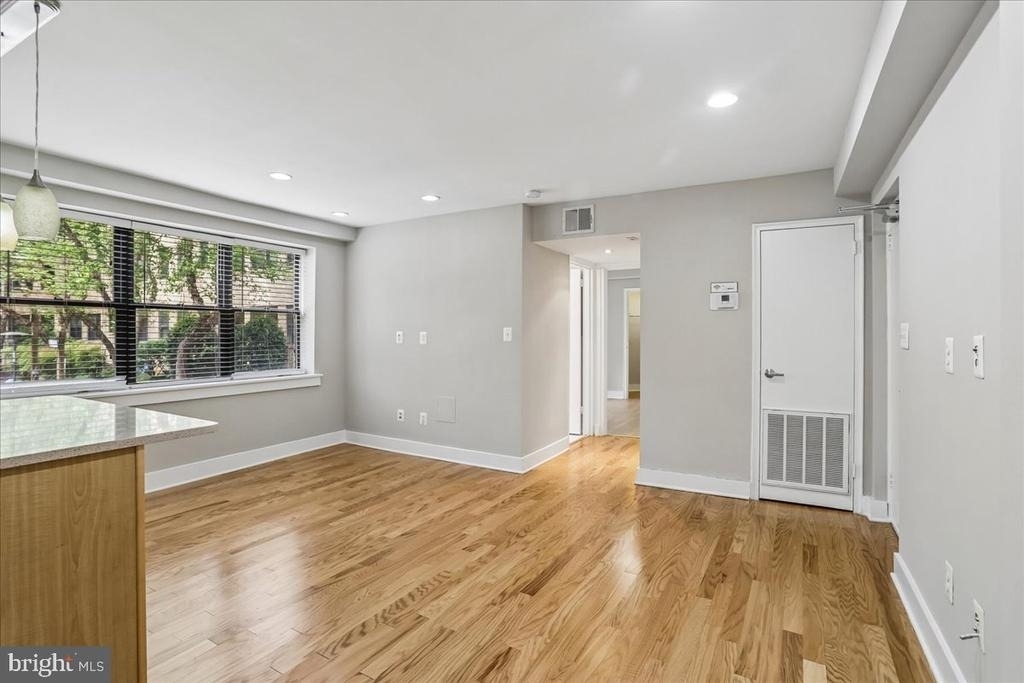 212 Oakwood Street Se - Photo 9