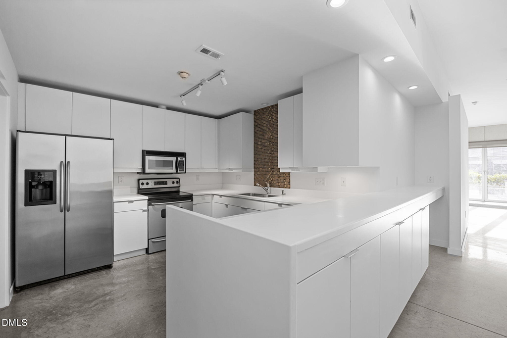 319 Fayetteville Street - Photo 5