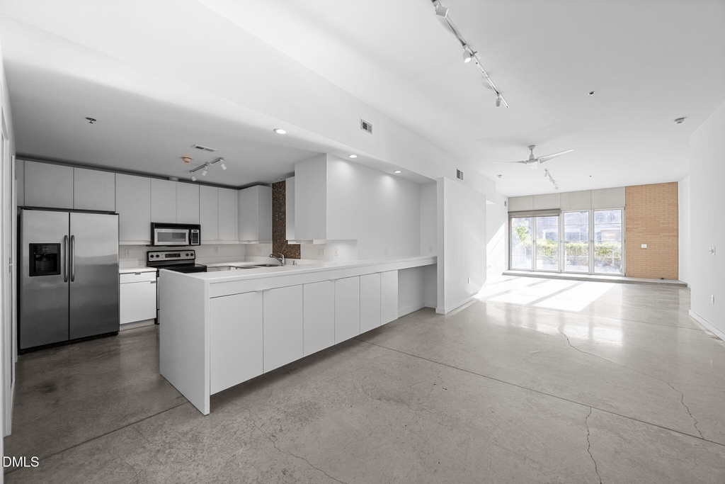 319 Fayetteville Street - Photo 4