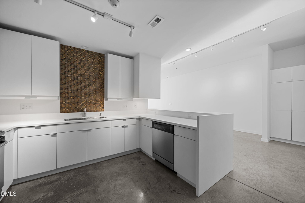319 Fayetteville Street - Photo 8