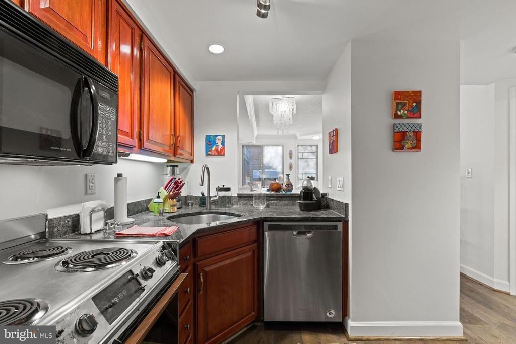 1080 Wisconsin Avenue Nw - Photo 12