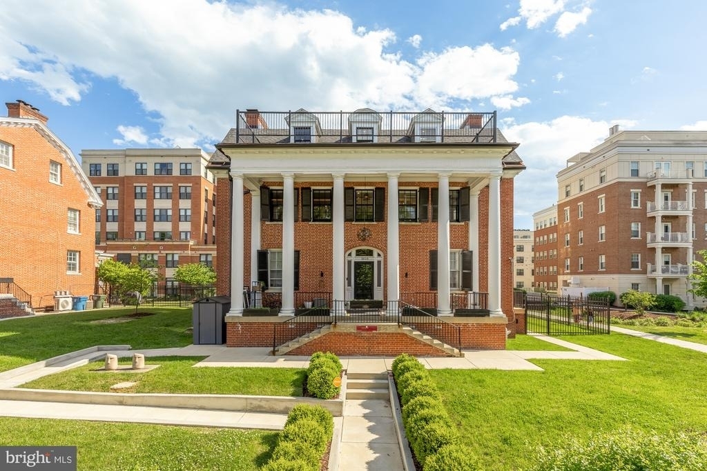 1000-1010 Butternut Street Nw - Photo 0