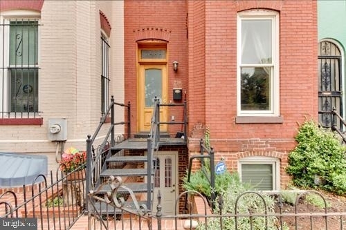 720 C Street Ne - Photo 1