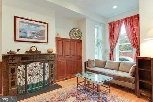 720 C Street Ne - Photo 2