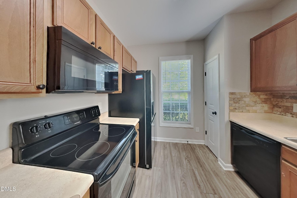 557 Mccarthy Drive - Photo 4