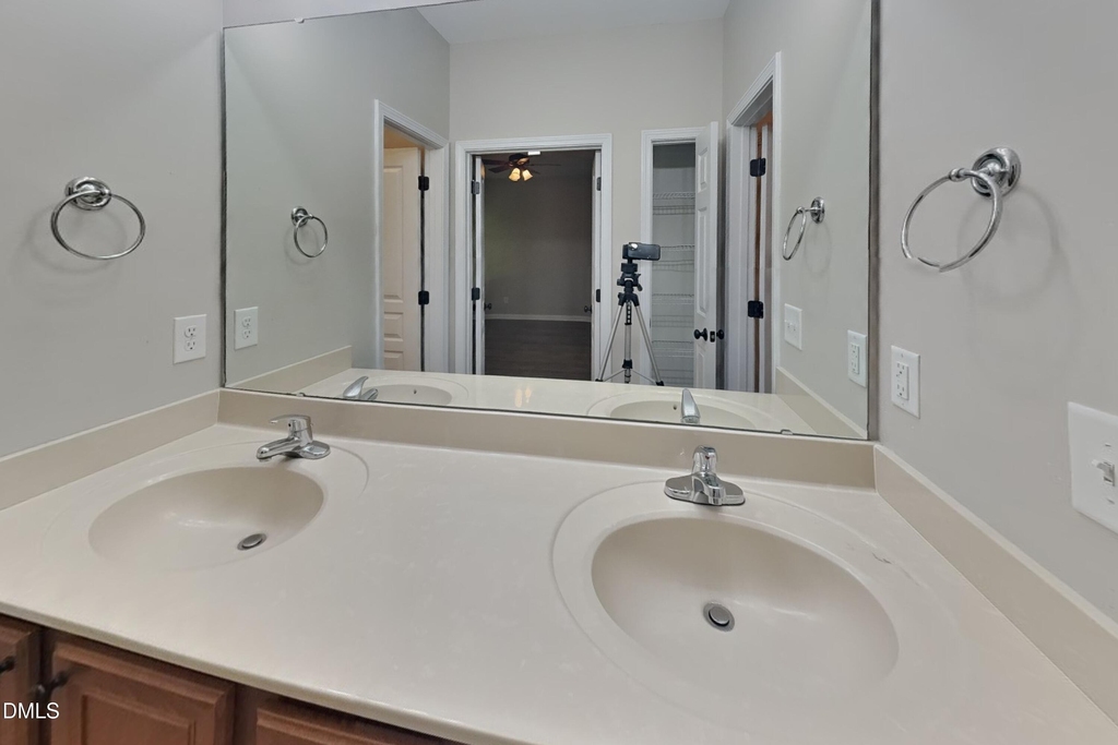 557 Mccarthy Drive - Photo 8