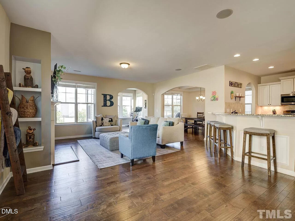 207 Maple Walk Street - Photo 2