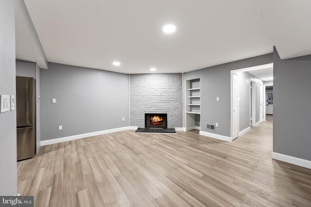 313 F Street Ne - Photo 3