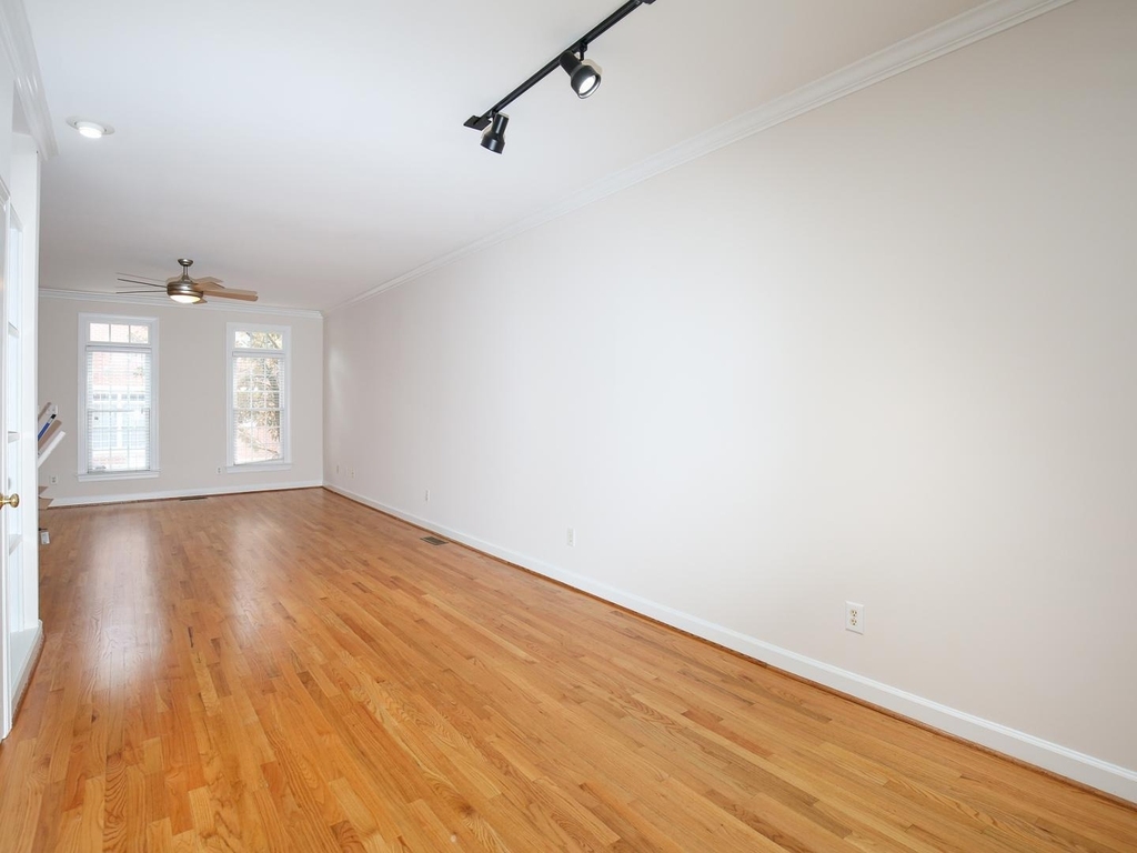 710 Parkham Lane - Photo 10