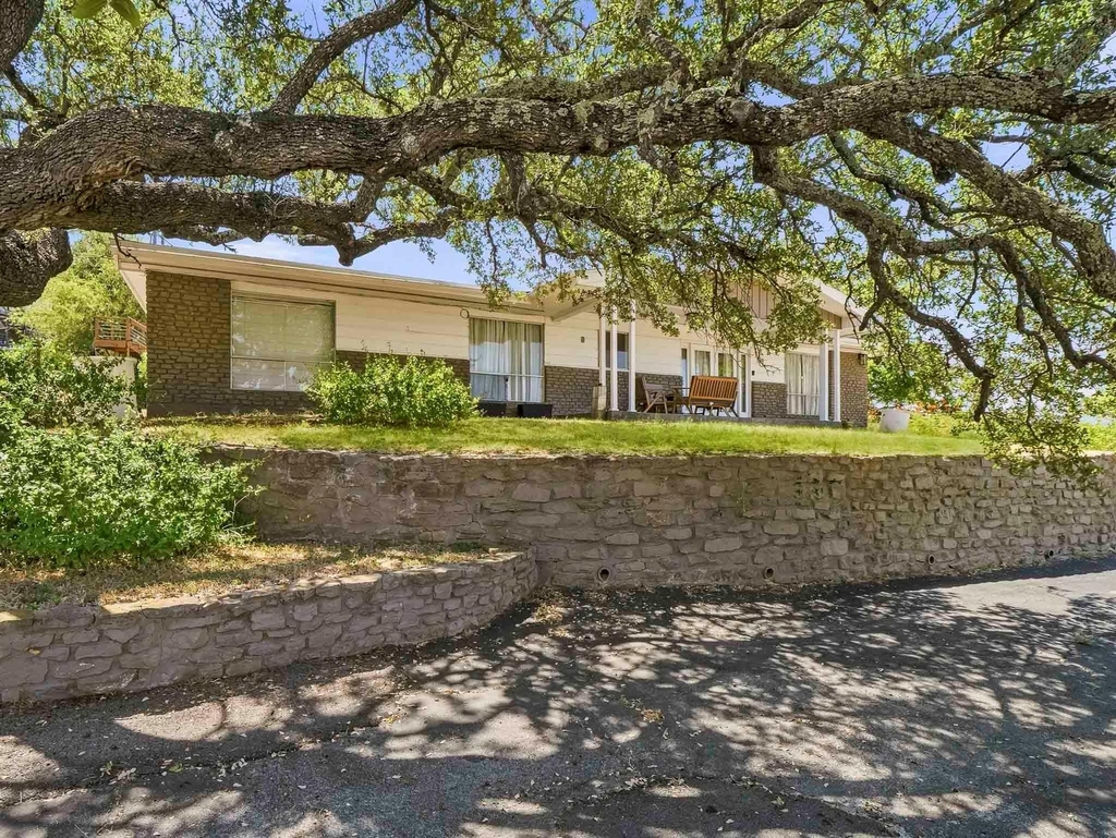 131 Dukes Dr - Photo 0