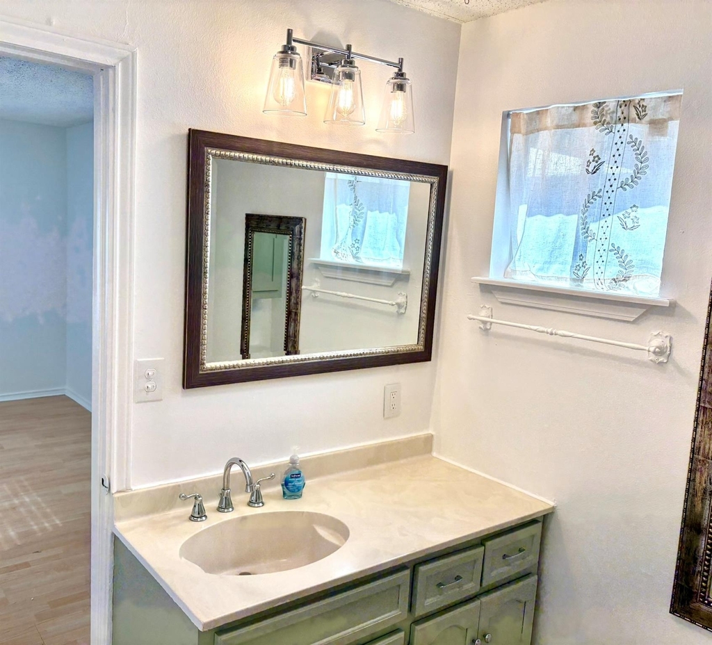 1123 Christie Dr - Photo 12