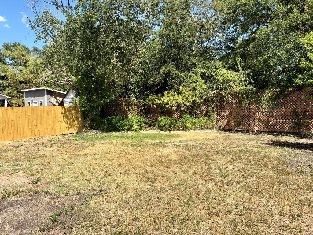 1123 Christie Dr - Photo 25