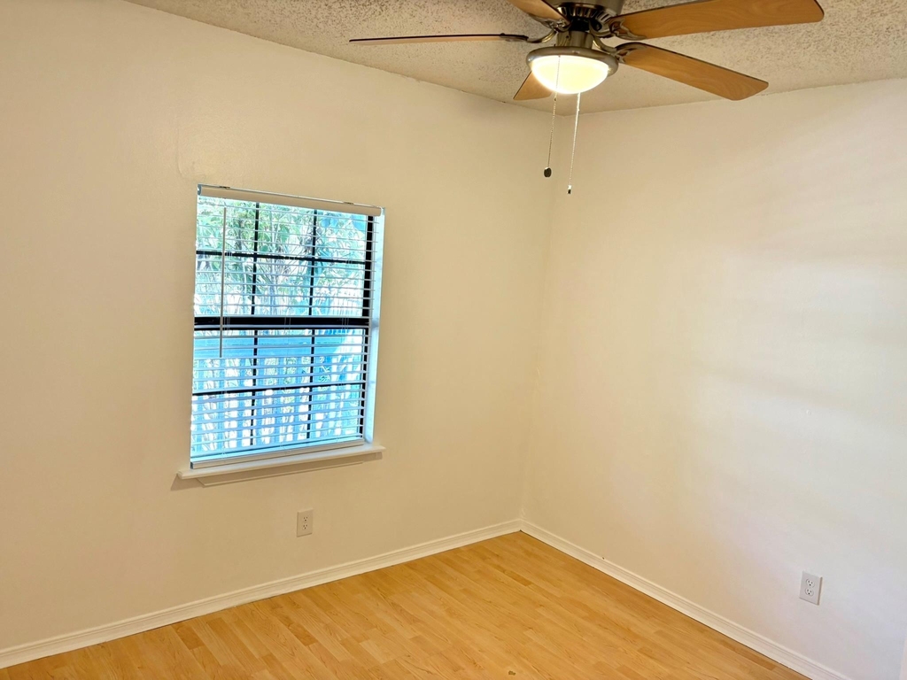 1123 Christie Dr - Photo 18