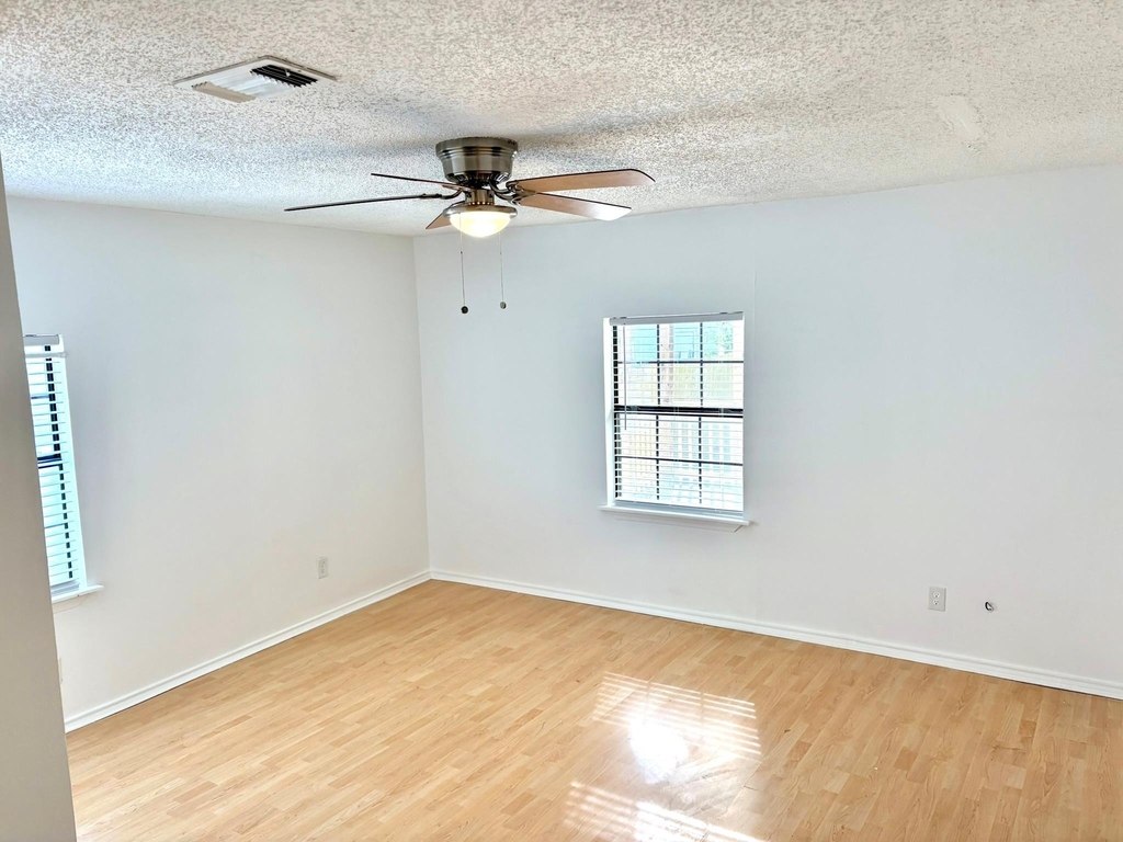 1123 Christie Dr - Photo 21
