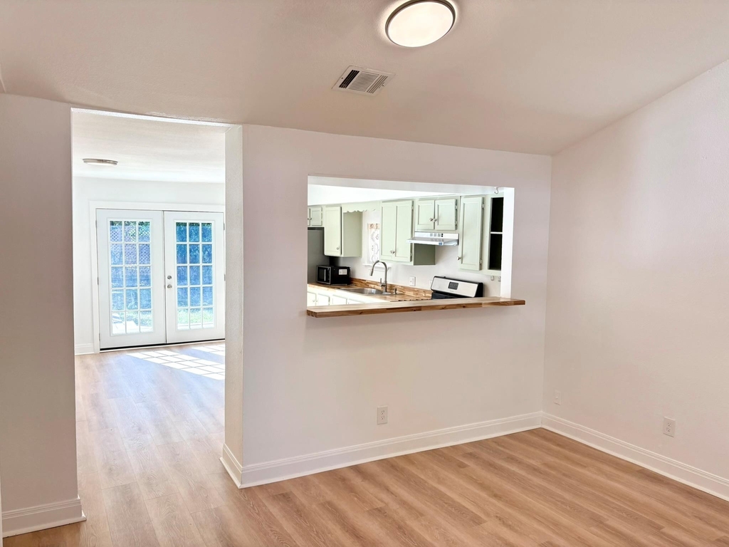1123 Christie Dr - Photo 5