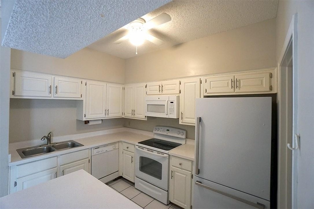 1307 Kinney Ave - Photo 4