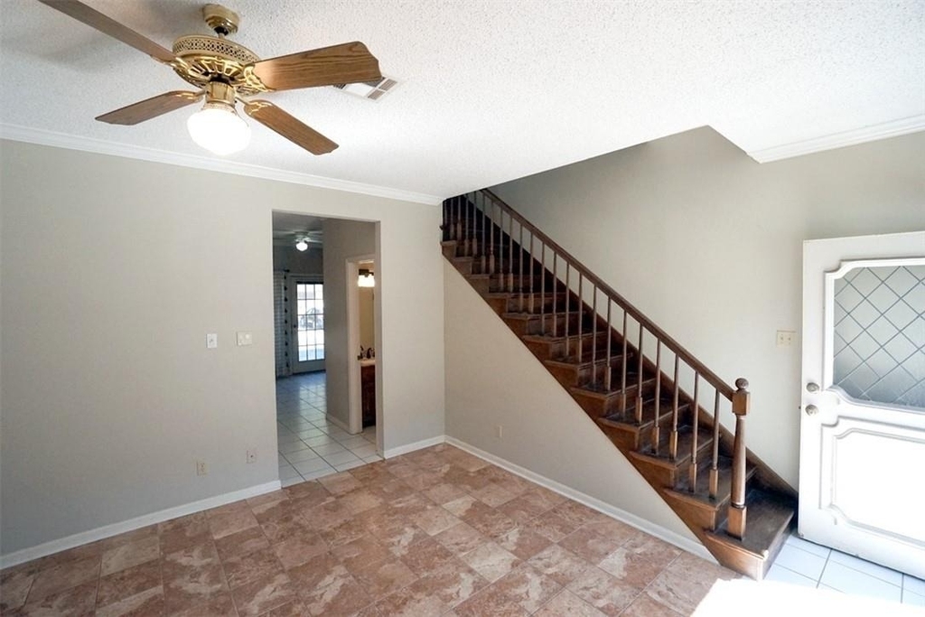 1307 Kinney Ave - Photo 2