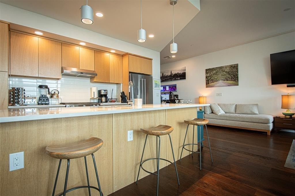 1322 E 12th St - Photo 0