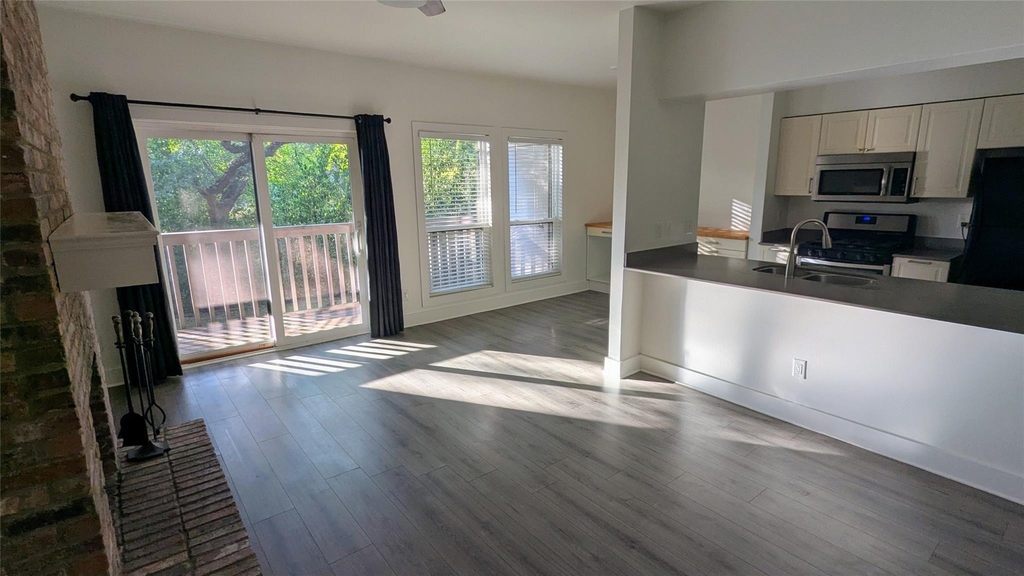 3839 Dry Creek Dr - Photo 2