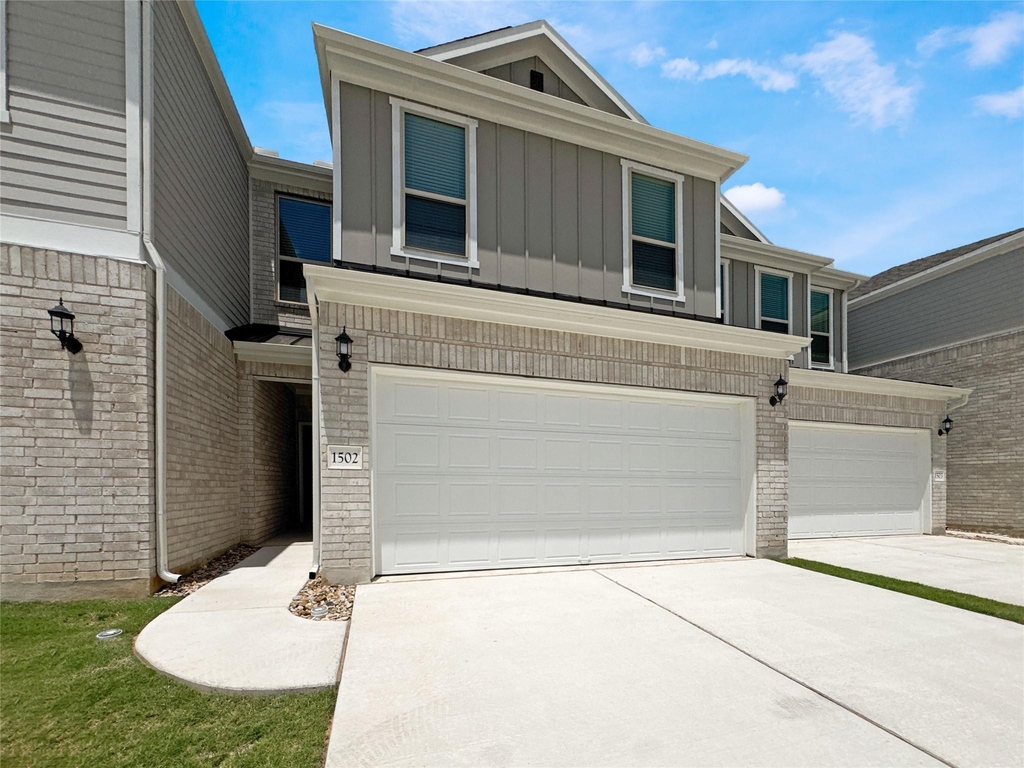 2725 Woodall Dr - Photo 1
