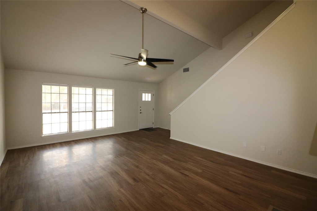 6606 Shiner St - Photo 2