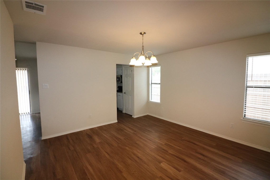 6606 Shiner St - Photo 3