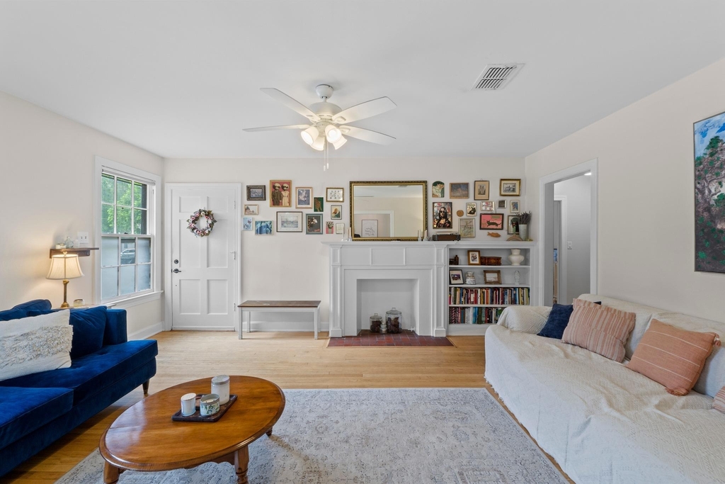 3206 Kerbey Ln - Photo 0